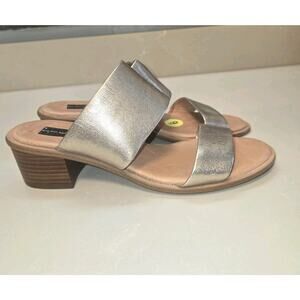 Steven Madden Gold Leather Dual Strap Sandals Size 9 Slip Ons 2" Block Heel